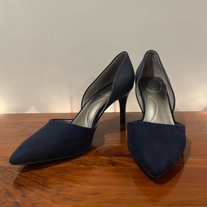 Navy Bandolino Heels Size 8.5M